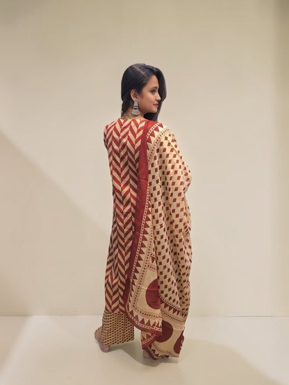 Comfortable cotton kurta set with traditional print and embroidery
