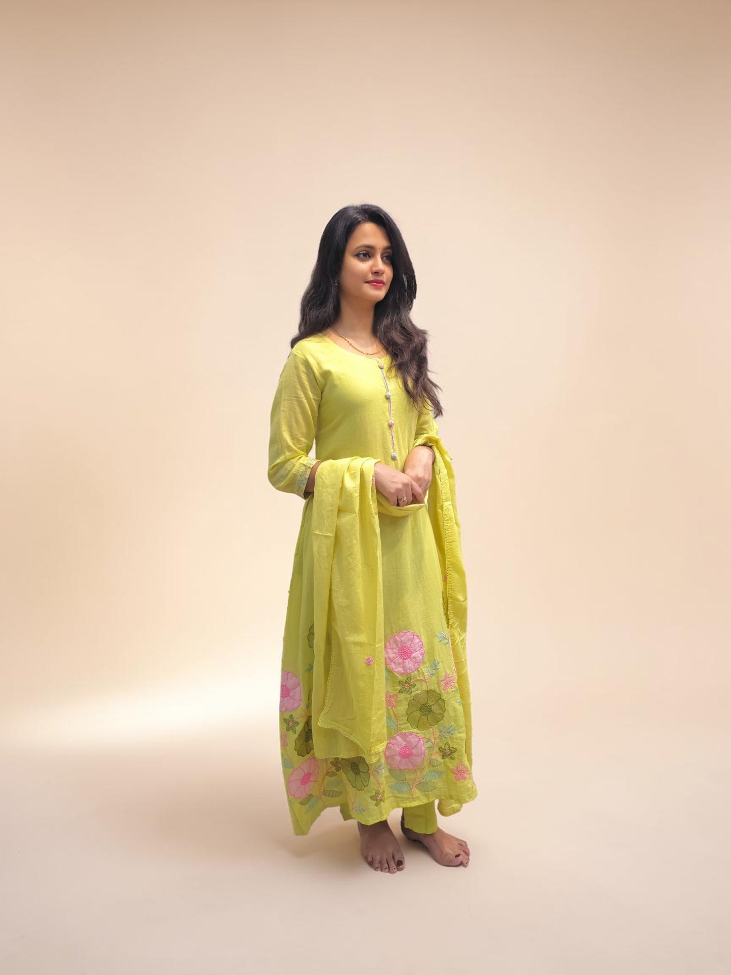 Pastel_lemon_green_cotton_kurta_set_with_floral_embroidery