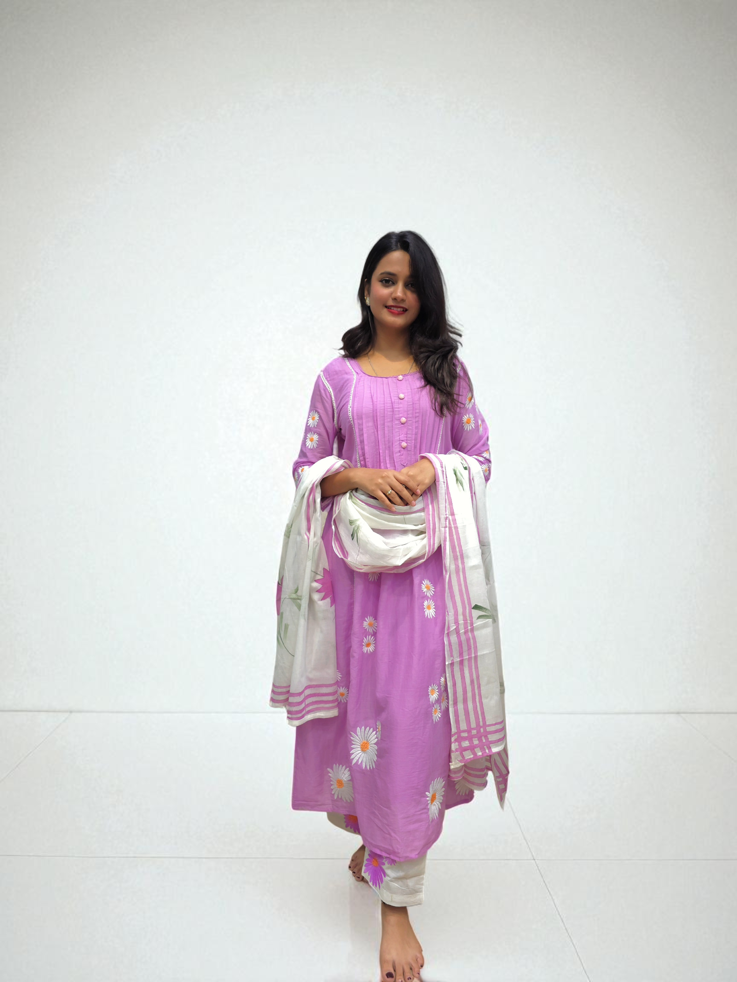 Embroidered lavender mul-mul cotton kurta set with printed white dupatta – lightweight ethnic wear for women